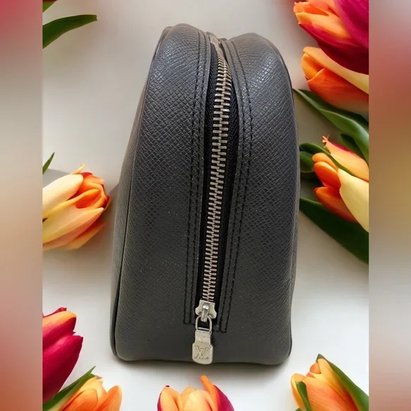 Louis Vuitton Toiletry Pouch Taiga Leather GM Black